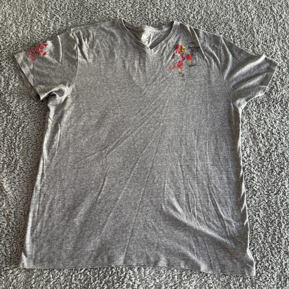 Adidas NCAA Louisville Cardinals "Cardinal Basketball" Gray Men's T-Shirt 2Xl